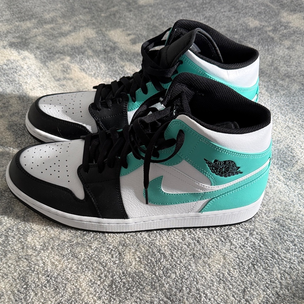 NWOT Jordan High Tops